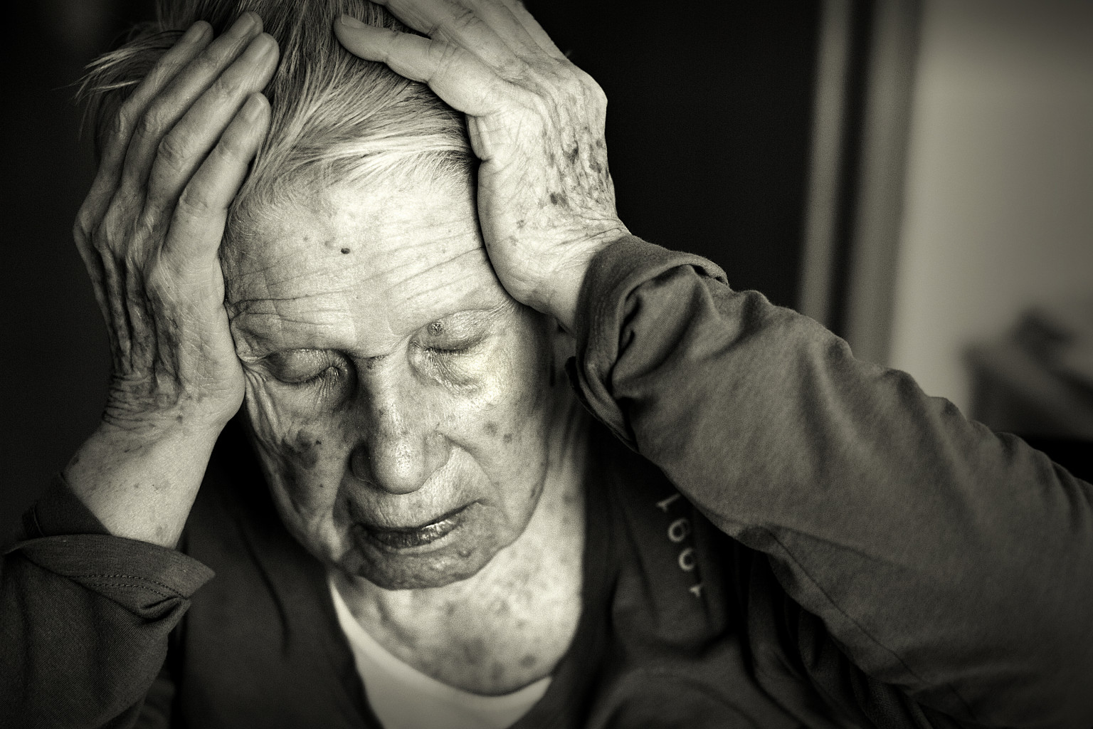 Уход за пожилыми с альцгеймером